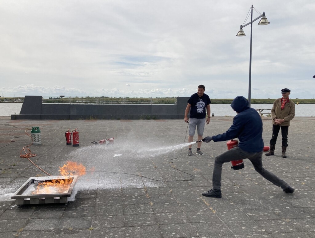 Oefenen met brandblusser